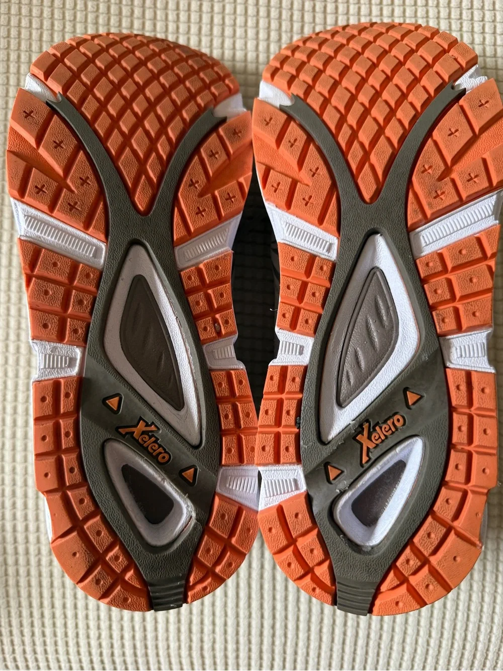 Xelero Women’s  sneaker Size 10EE/ Genesis XPS Mesh Grey/Salmon- like new